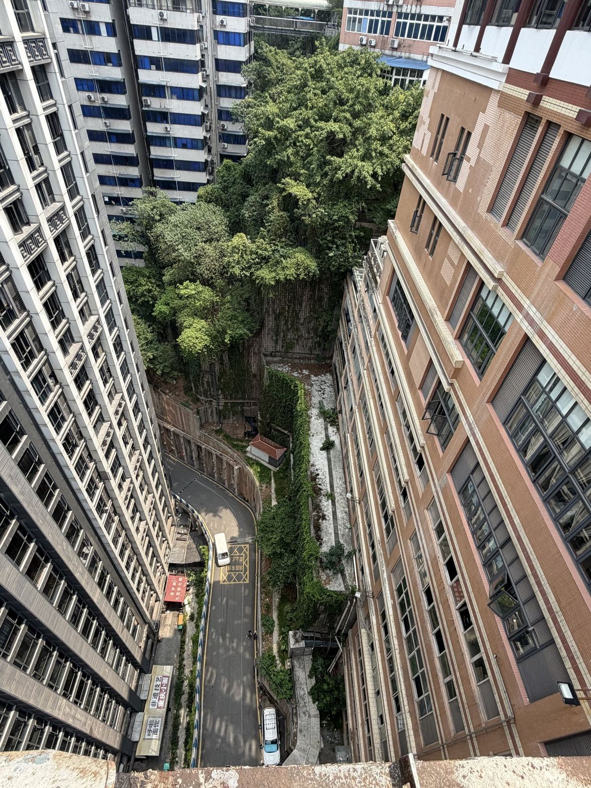 Looking down from the 22nd floor street level of Kuixing Tower to the road far below